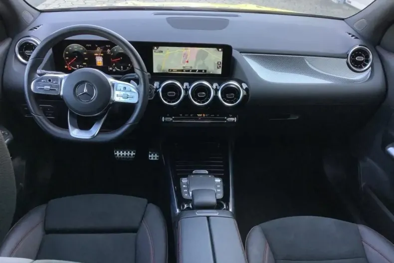 Mercedes-Benz GLA 180 din 2023 cu 40.569 km - oferta MER152519 - foto 14