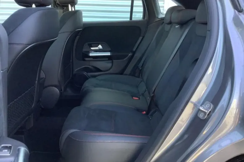 Mercedes-Benz GLA 180 din 2023 cu 40.569 km - oferta MER152519 - foto 15