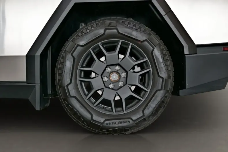 Tesla Cybertruck din 2024 cu 1.500 km - oferta TES152540 - foto 9