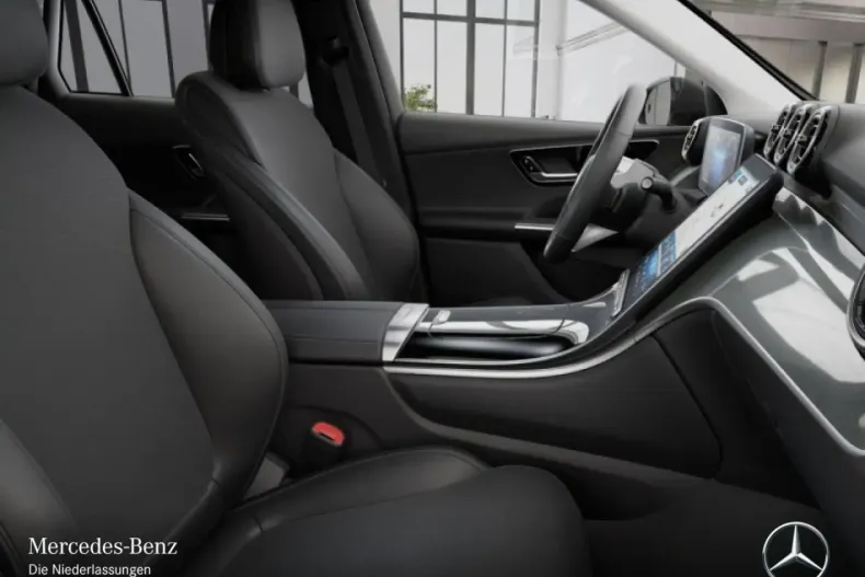 Mercedes-Benz GLC 200 din 2024 cu 4.942 km - oferta MER152545 - foto 9