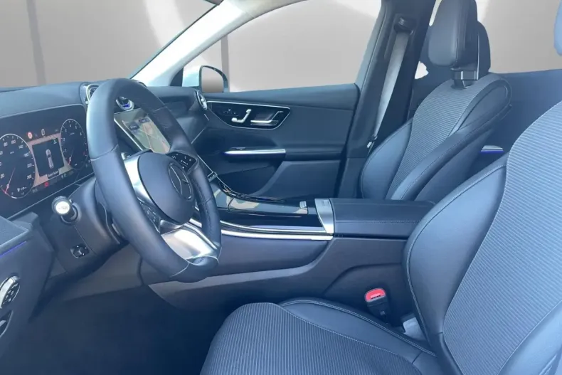 Mercedes-Benz GLC 200 din 2024 cu 8.778 km - oferta MER152547 - foto 4