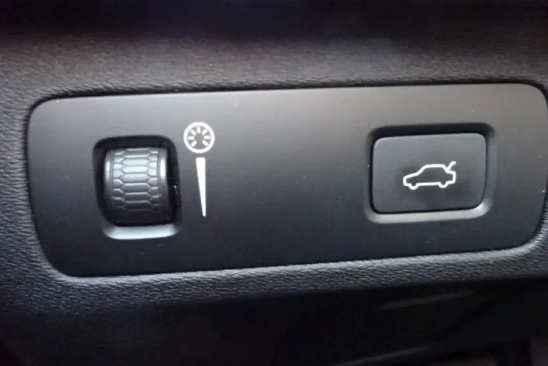 Volvo XC90 din 2021 cu 61.236 km - oferta VOL152553 - foto 13