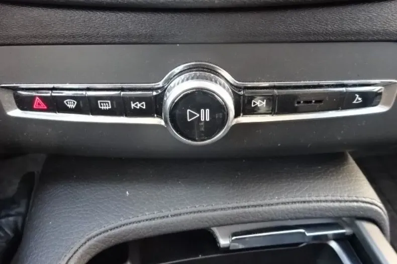 Volvo XC90 din 2021 cu 61.236 km - oferta VOL152553 - foto 17