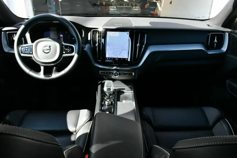 Volvo XC60 din 2023 cu 45.700 km - oferta VOL152565 - foto 11