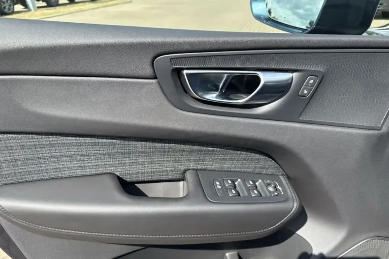 Volvo XC60 din 2024 cu 11.430 km - oferta VOL152566 - foto 9