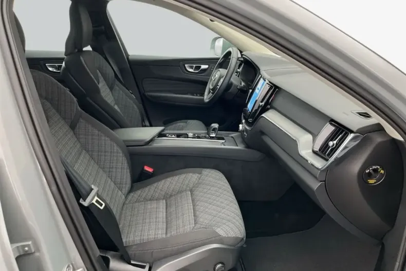 Volvo XC60 din 2024 cu 18.918 km - oferta VOL152568 - foto 8