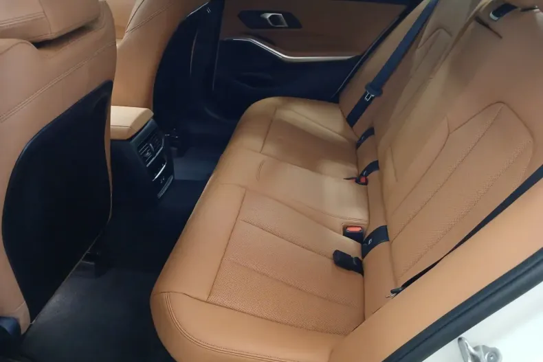 BMW 330 din 2024 cu 35.092 km - oferta BMW152601 - foto 13