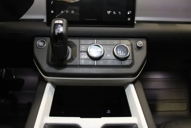 Land Rover Defender din 2025 cu 25.500 km - oferta LAN152613 - foto 7