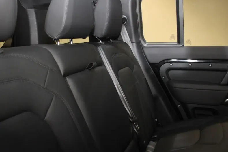 Land Rover Defender din 2025 cu 25.500 km - oferta LAN152613 - foto 8