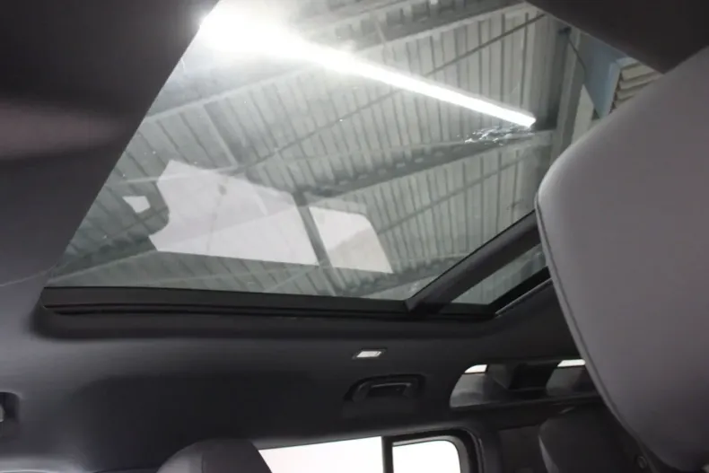 Land Rover Defender din 2025 cu 25.500 km - oferta LAN152613 - foto 9