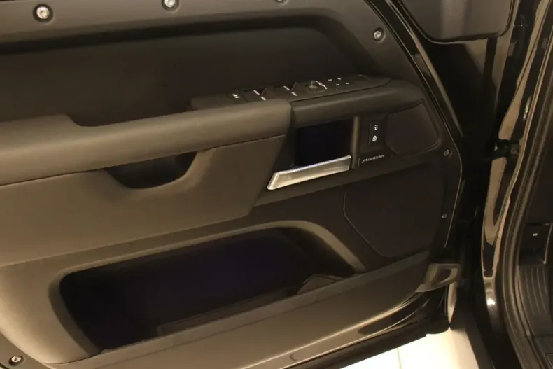 Land Rover Defender din 2025 cu 25.500 km - oferta LAN152613 - foto 11