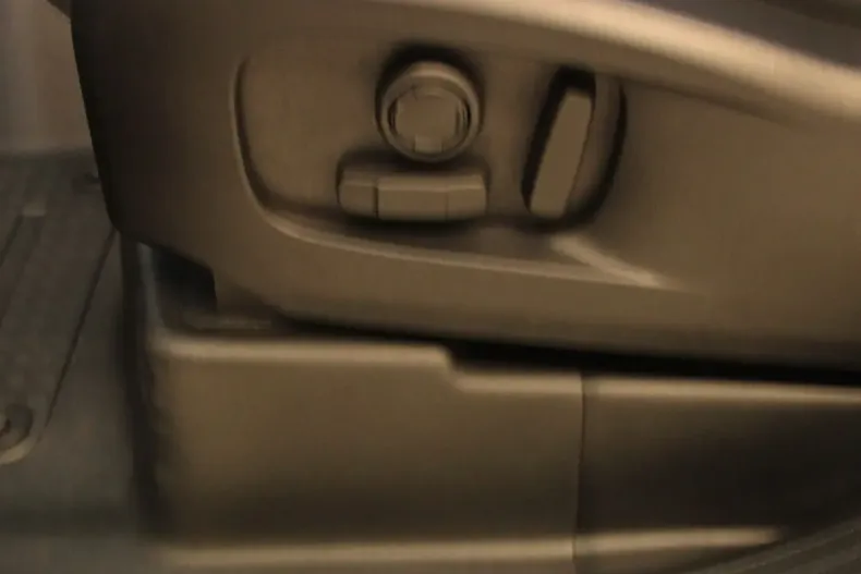 Land Rover Defender din 2025 cu 25.500 km - oferta LAN152613 - foto 17