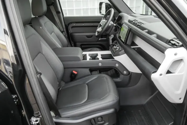 Land Rover Defender din 2025 cu 28.000 km - oferta LAN152614 - foto 3