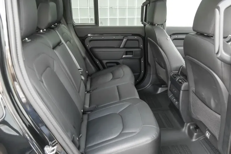 Land Rover Defender din 2025 cu 28.000 km - oferta LAN152614 - foto 5