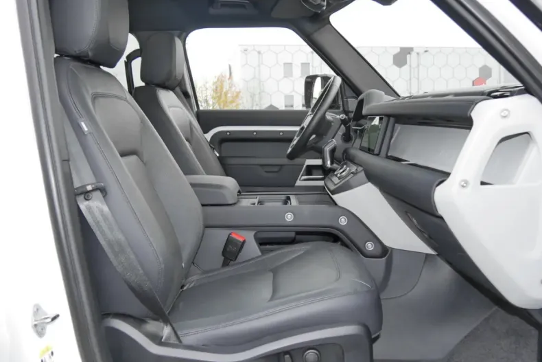 Land Rover Defender din 2023 cu 20.938 km - oferta LAN152615 - foto 3