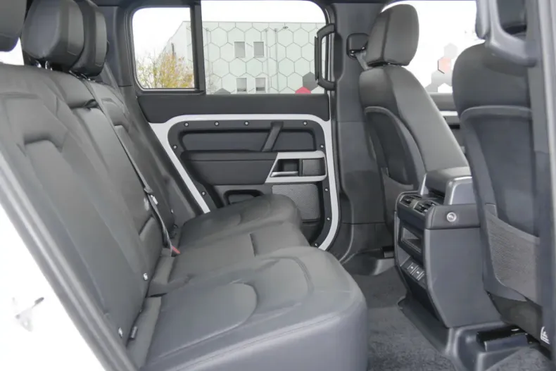 Land Rover Defender din 2023 cu 20.938 km - oferta LAN152615 - foto 5