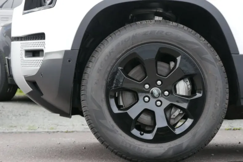 Land Rover Defender din 2023 cu 20.938 km - oferta LAN152615 - foto 9