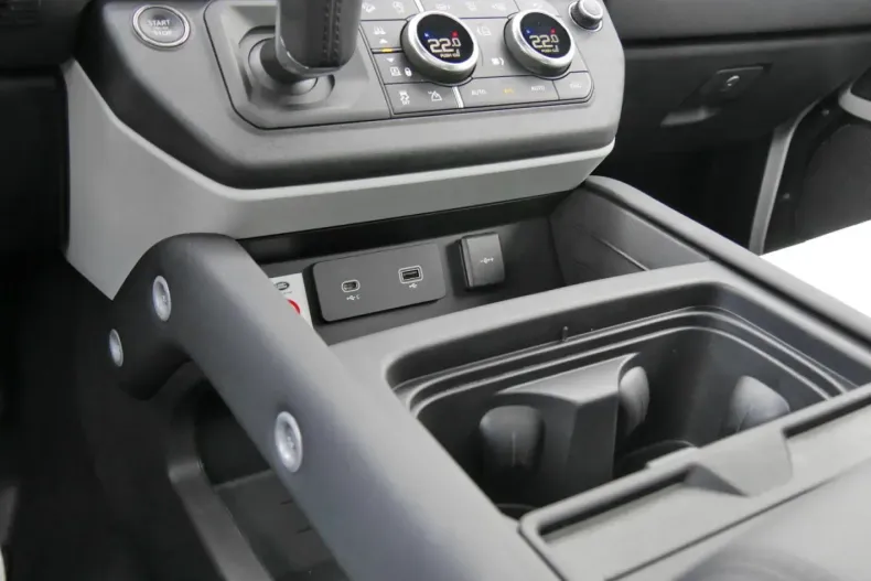 Land Rover Defender din 2023 cu 20.938 km - oferta LAN152615 - foto 12