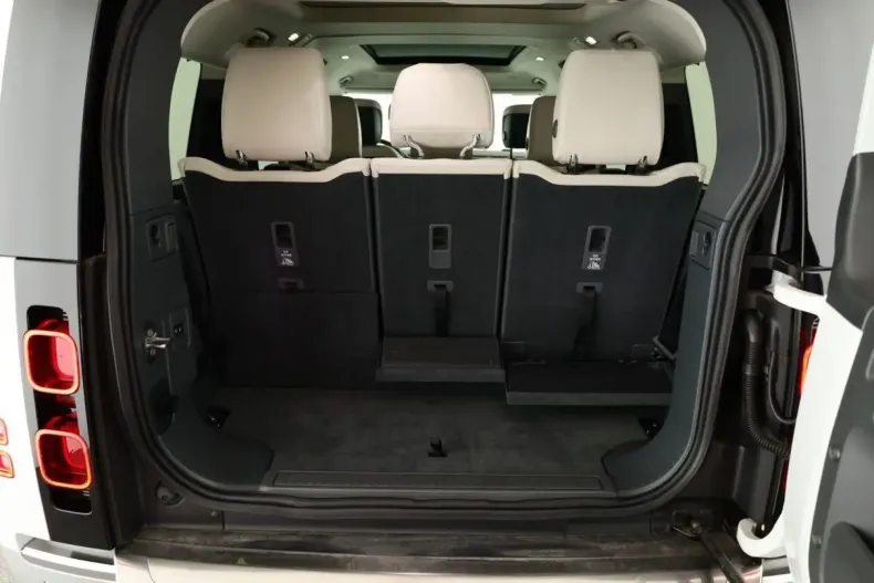 Land Rover Defender din 2023 cu 32.600 km - oferta LAN152616 - foto 7