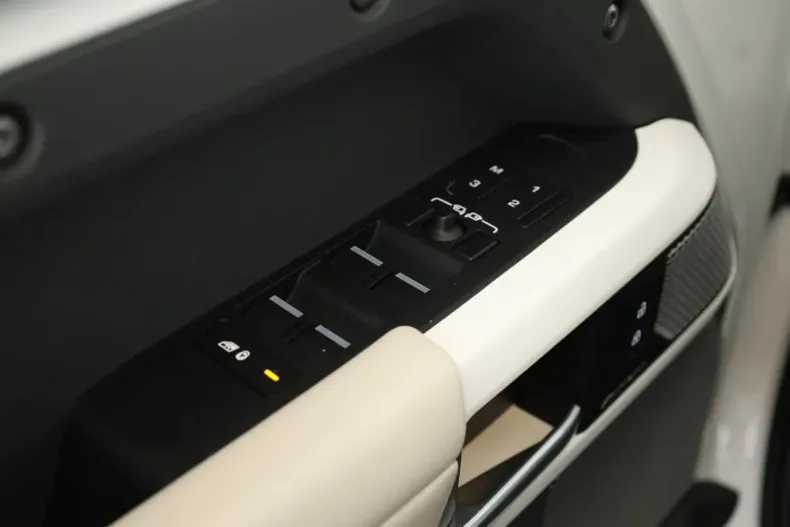 Land Rover Defender din 2023 cu 32.600 km - oferta LAN152616 - foto 15