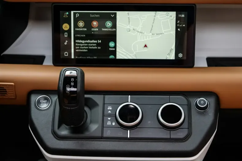 Land Rover Defender din 2024 cu 17.490 km - oferta LAN152617 - foto 3