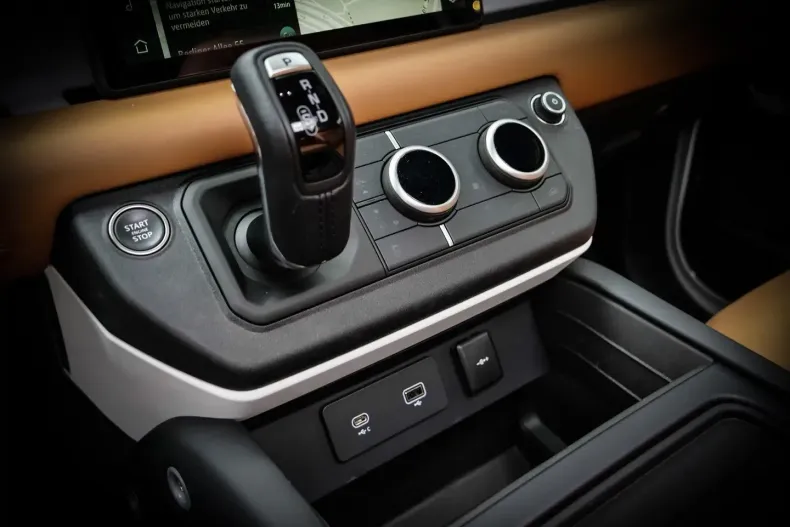 Land Rover Defender din 2024 cu 17.490 km - oferta LAN152617 - foto 6