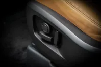 Land Rover Defender din 2024 cu 17.490 km - oferta LAN152617 - foto 7