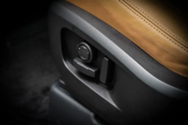 Land Rover Defender din 2024 cu 17.490 km - oferta LAN152617 - foto 7