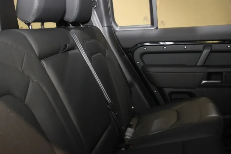 Land Rover Defender din 2024 cu 37.900 km - oferta LAN152618 - foto 9