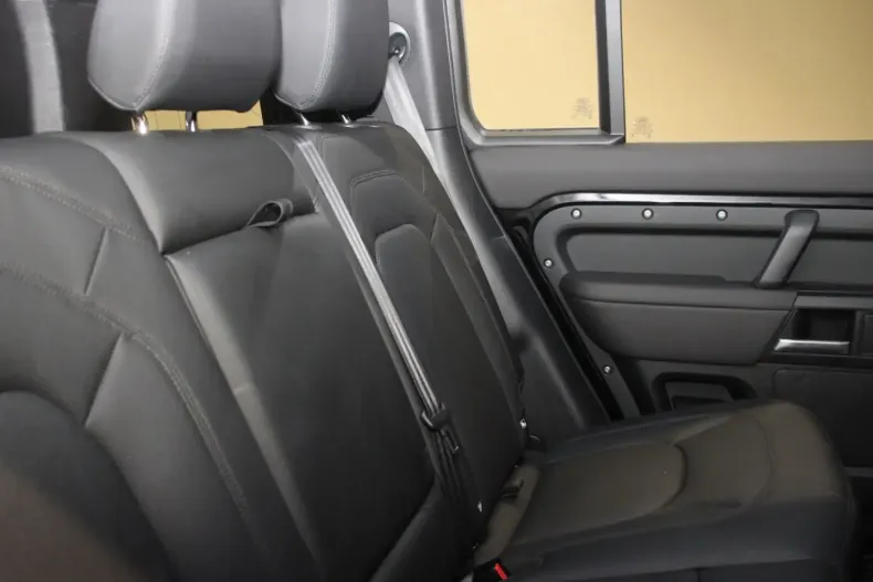 Land Rover Defender din 2024 cu 44.900 km - oferta LAN152619 - foto 8