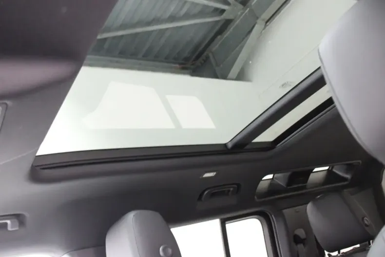 Land Rover Defender din 2024 cu 44.900 km - oferta LAN152619 - foto 9