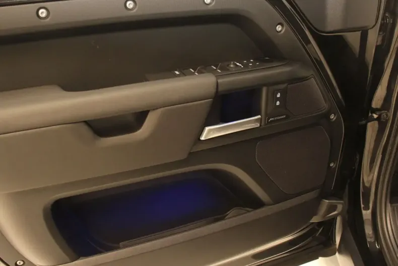 Land Rover Defender din 2024 cu 44.900 km - oferta LAN152619 - foto 11