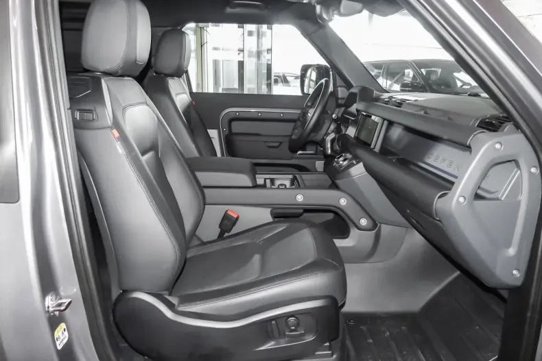 Land Rover Defender din 2023 cu 30.376 km - oferta LAN152620 - foto 3