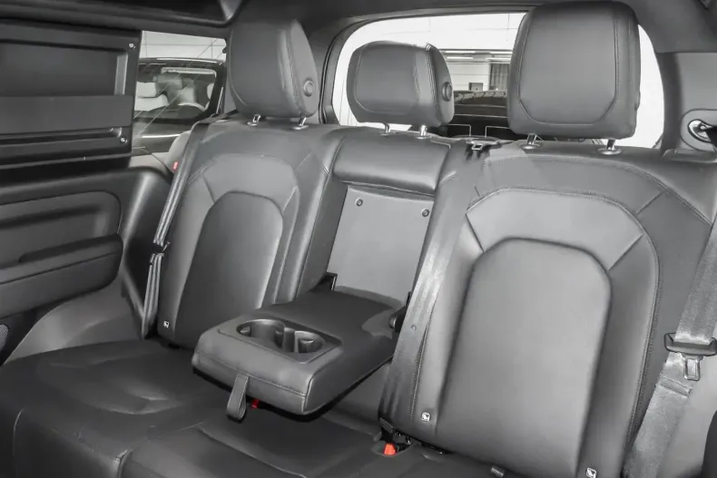 Land Rover Defender din 2023 cu 30.376 km - oferta LAN152620 - foto 5