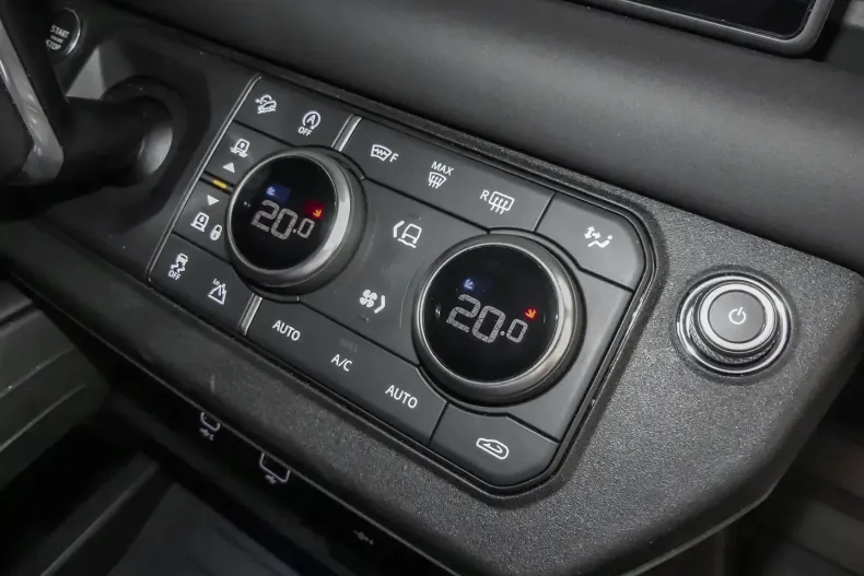 Land Rover Defender din 2023 cu 30.376 km - oferta LAN152620 - foto 12