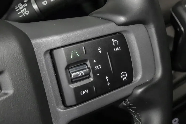 Land Rover Defender din 2023 cu 30.376 km - oferta LAN152620 - foto 13