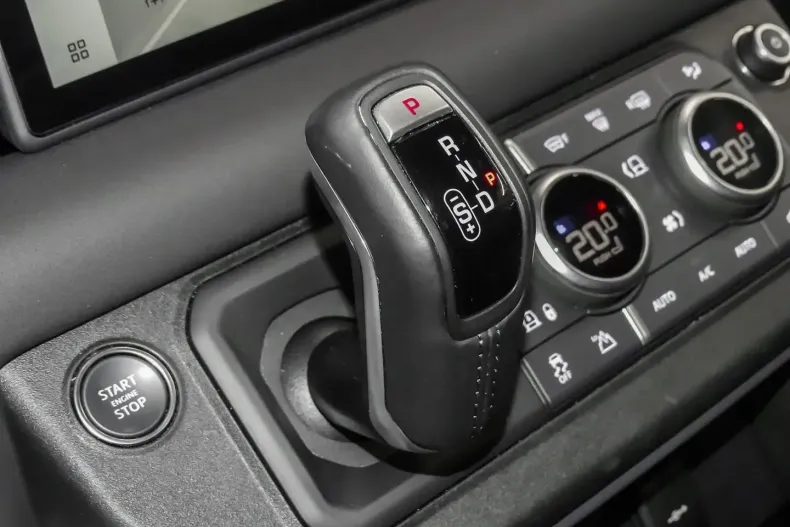 Land Rover Defender din 2023 cu 30.376 km - oferta LAN152620 - foto 14