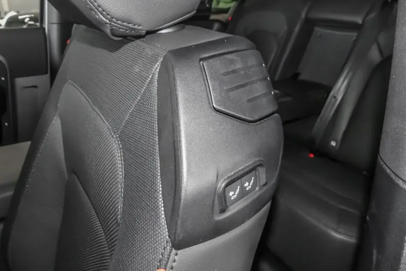 Land Rover Defender din 2023 cu 30.376 km - oferta LAN152620 - foto 17