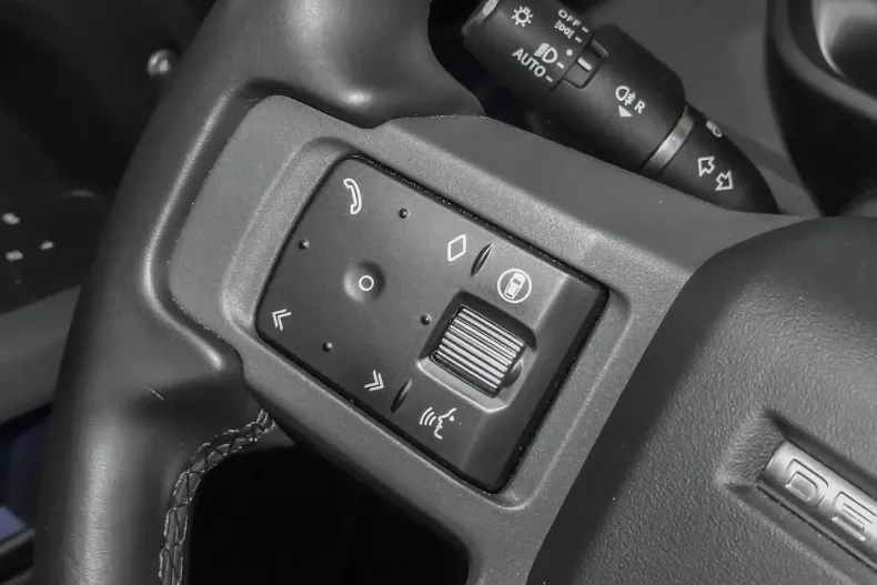 Land Rover Defender din 2023 cu 30.376 km - oferta LAN152620 - foto 19