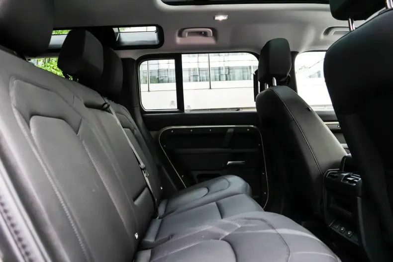 Land Rover Defender din 2025 cu 12.988 km - oferta LAN152621 - foto 5