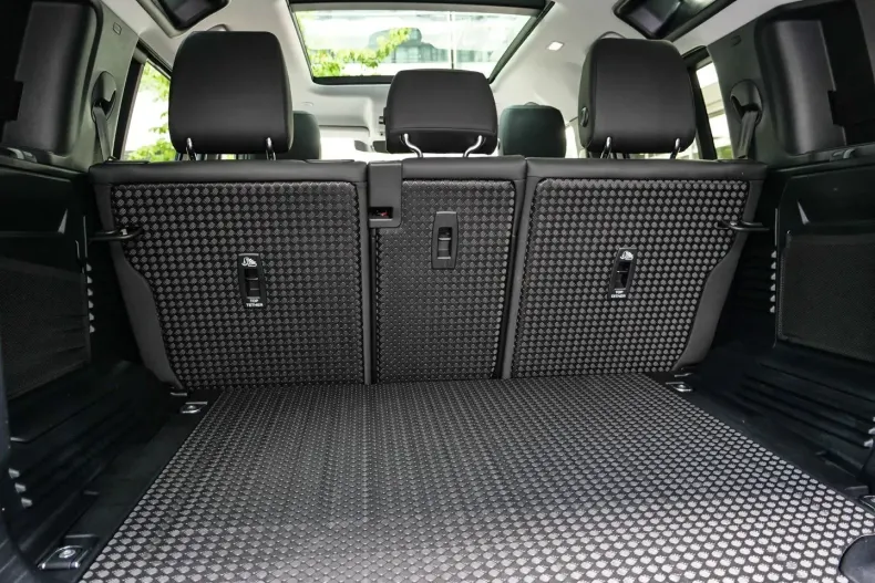 Land Rover Defender din 2025 cu 12.988 km - oferta LAN152621 - foto 13