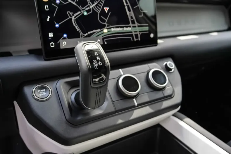 Land Rover Defender din 2025 cu 12.988 km - oferta LAN152621 - foto 17