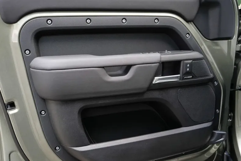 Land Rover Defender din 2025 cu 12.988 km - oferta LAN152621 - foto 18