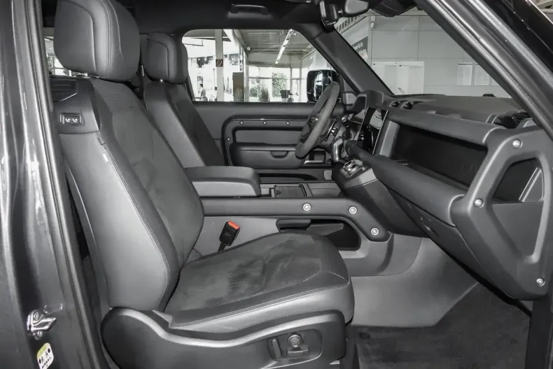 Land Rover Defender din 2023 cu 46.972 km - oferta LAN152623 - foto 3