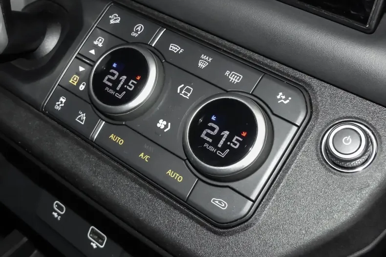 Land Rover Defender din 2023 cu 46.972 km - oferta LAN152623 - foto 14