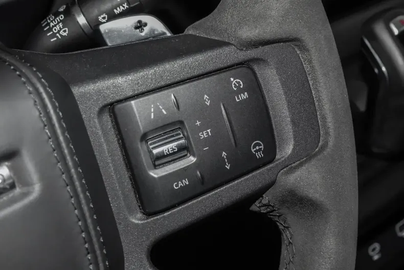 Land Rover Defender din 2023 cu 46.972 km - oferta LAN152623 - foto 15