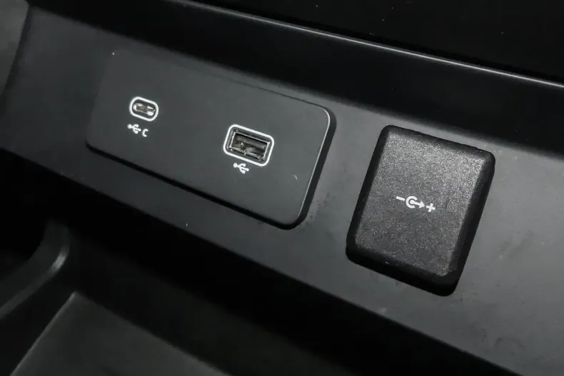 Land Rover Defender din 2023 cu 46.972 km - oferta LAN152623 - foto 17