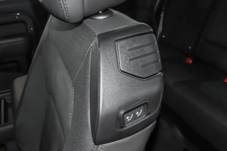 Land Rover Defender din 2023 cu 46.972 km - oferta LAN152623 - foto 19