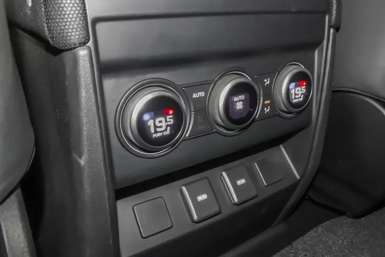 Land Rover Defender din 2023 cu 46.972 km - oferta LAN152623 - foto 20