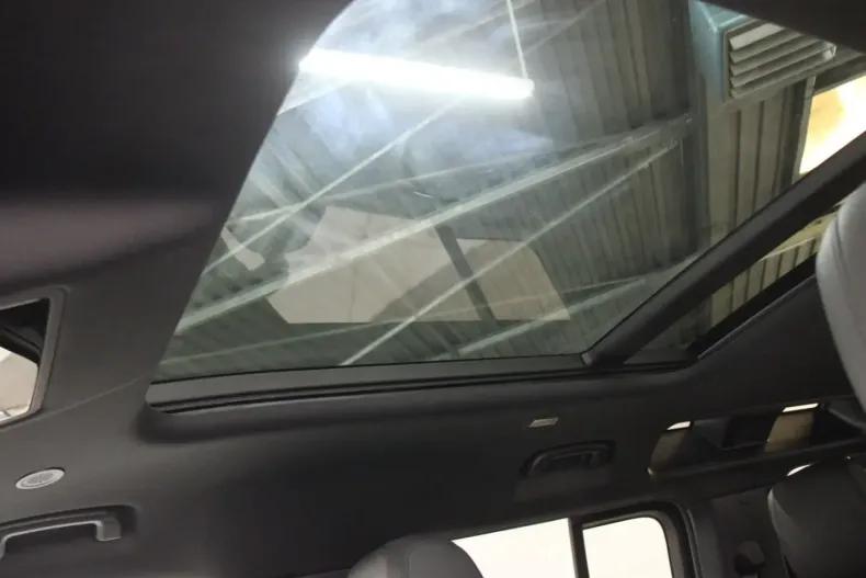 Land Rover Defender din 2024 cu 47.000 km - oferta LAN152624 - foto 9